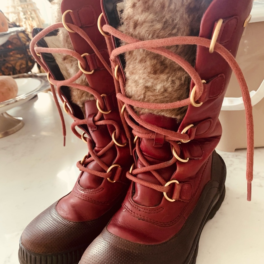 Rockport SZ 5 Women's Red Leather Winter Boots